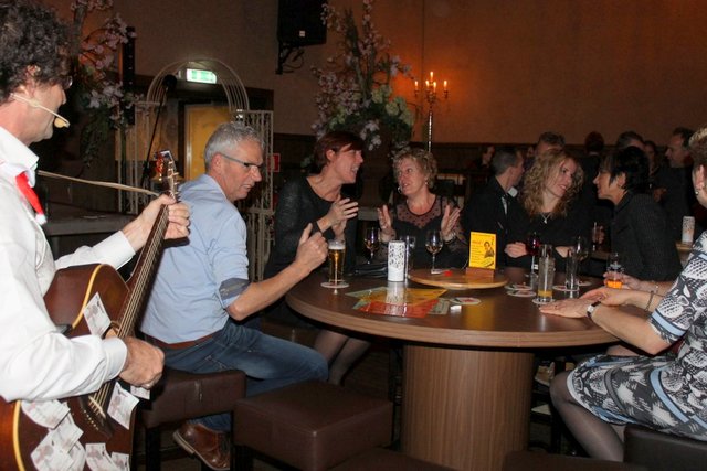 Sfeervolle live muziek kerstborrel