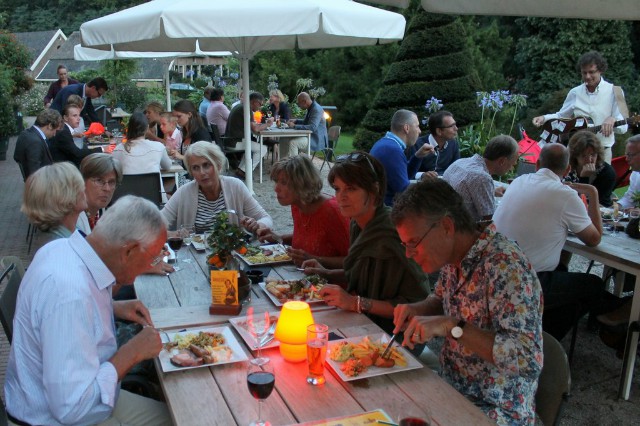 tuinfeest sfeervol eten